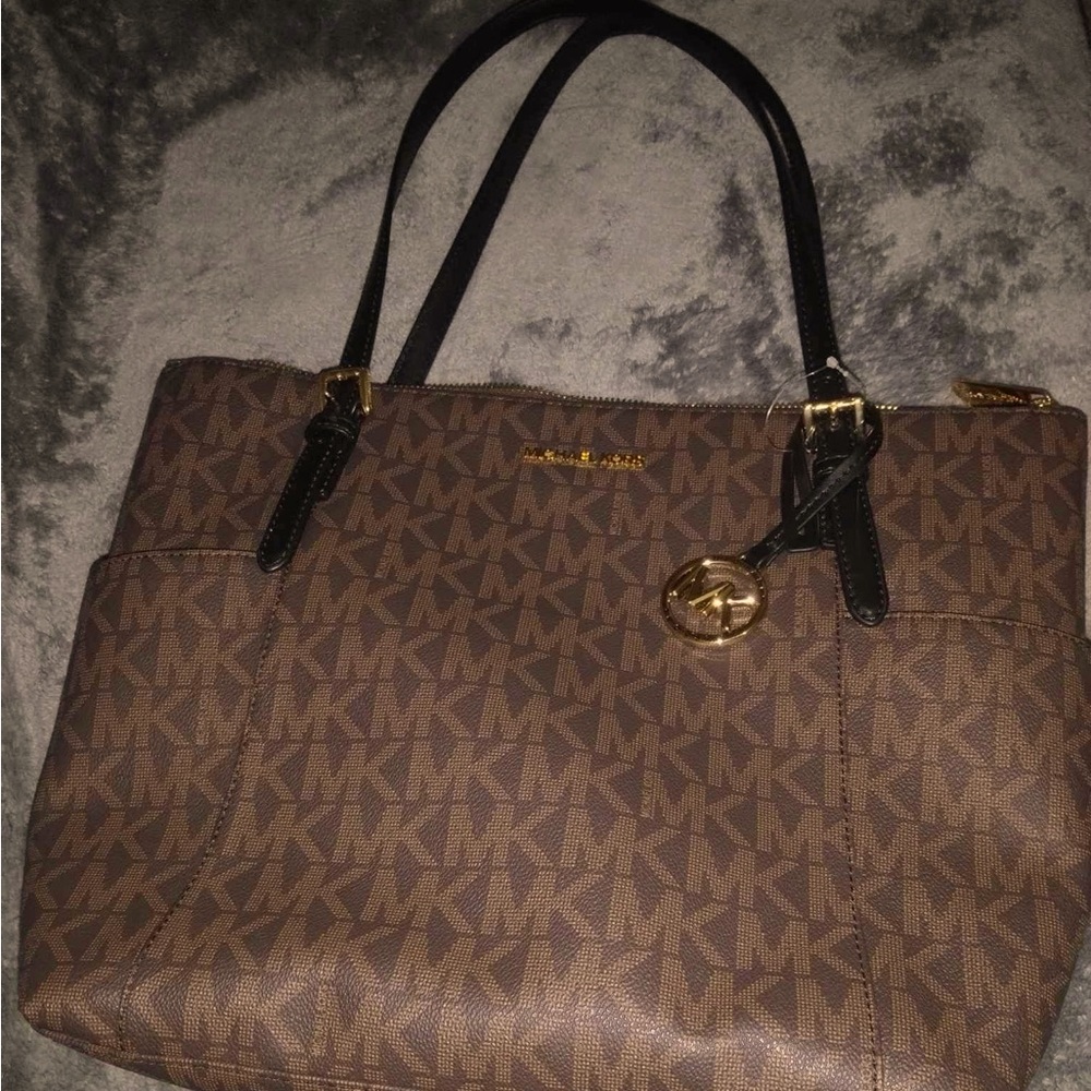 NWT Michael Kors Jet Set Tote in brown/black.